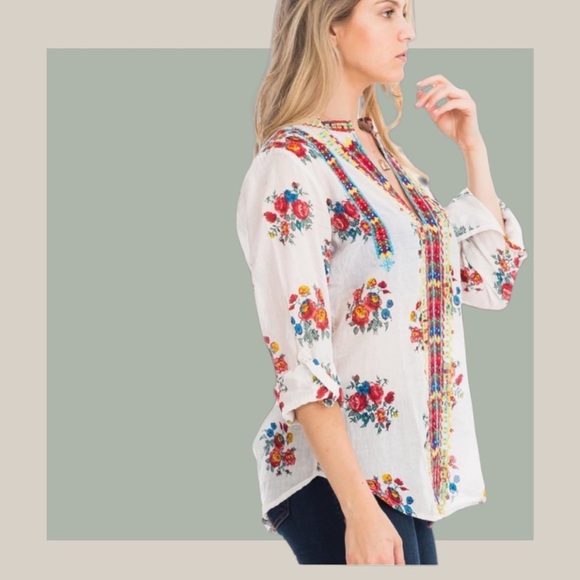 magazine Tops - Magazine Floral Tunic with embroidery detail sz Small. *914.3